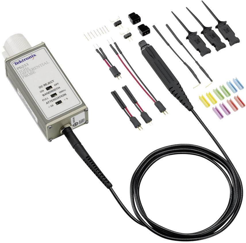 'Oszilloskop-Tastkopf mit Zubehör: verschiedene Kontakte, Kabel und Markierungen. Geeignet zur Messung elektrischer Signale.'