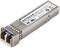 Ein Netgear SFP-Modul in silberner Metallhülle, markiert mit technischen Spezifikationen und Zertifizierungen für Netzwerkverbindungen.