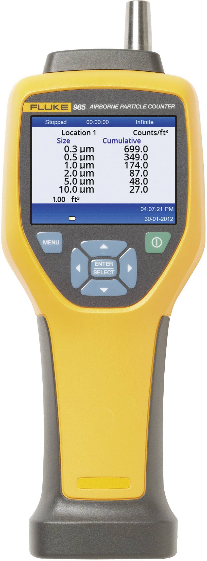 'Luftpartikelzähler zeigt Partikelgrößen von 0,3 bis 10 Mikrometer auf Display mit Zahlen für Standort und kumulierte Messungen.'