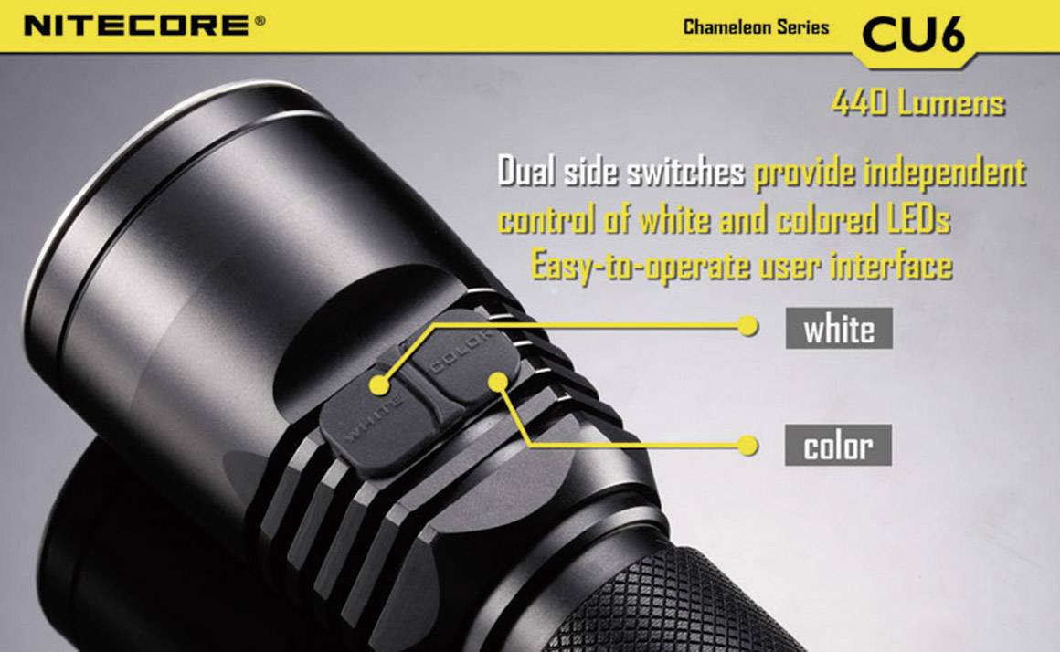 Die Abbildung zeigt eine schwarze Taschenlampe von Nitecore, Modell CU6, 440 Lumen. Text beschreibt duale Seitenschalter für weiße und farbige LEDs.