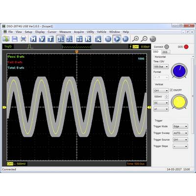 Oszilloskop-Bildschirm zeigt eine Sinuswelle mit Amplitude von 500 mV. Die Zeitbasis ist bei 500 µs eingestellt.