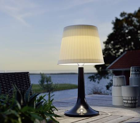 Solar-Tischlampe im klassischen Design
