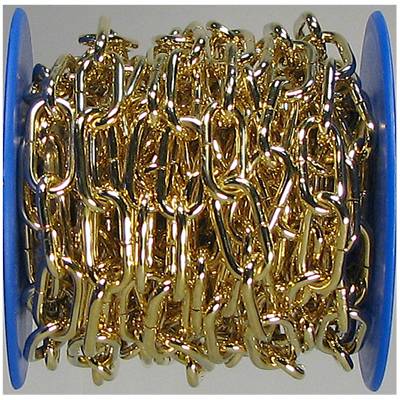 Goldene Kette auf blauem Kunststoffspulenkern. Kette ist dicht aufgewickelt und glänzt im Licht.