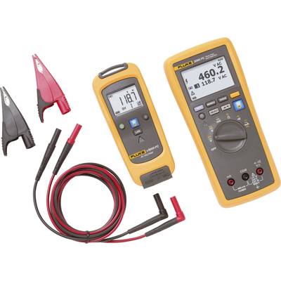 Zwei digitale Multimeter und Krokodilklemmen. Das linke Gerät zeigt Spannung 118,7 V AC, das rechte 460,2 V AC. Messleitungen angeschlossen.