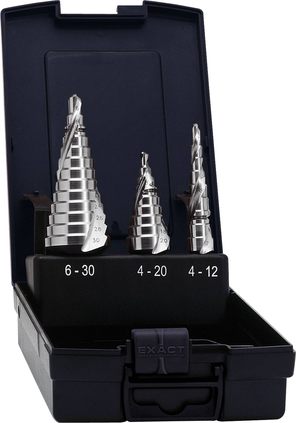 Drei Stufenbohrer in verschiedenen Größen in einem schwarzen Etui. Größenangaben: 6-30 mm, 4-20 mm und 4-12 mm.