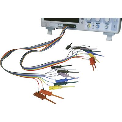 Ein Oszilloskop mit mehreren angeschlossenen farbigen Kabeln und Klemmen, bereit für die Durchführung elektrischer Messungen.