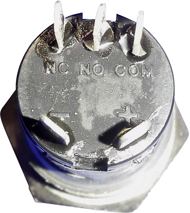 Nahaufnahme eines runden elektrischen Steckers mit vier Anschlüssen, auf dem die Beschriftungen 'NC', 'NO', 'COM', '-' und '+' zu sehen sind.