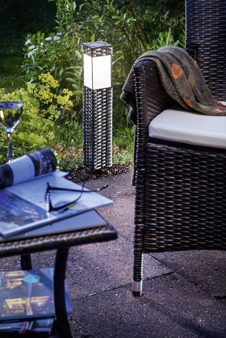 Solar-Standleuchte im Rattan-Stil