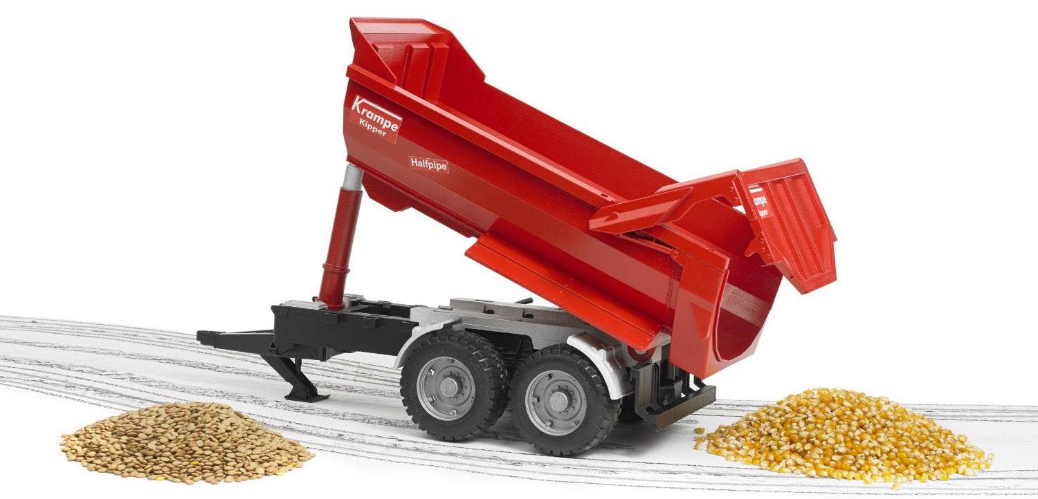 Ein roter Kipplaster entleert Getreide auf den Boden. Links liegt ein Haufen Weizen, rechts ein Haufen Mais.