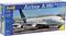 Ein Modellbausatz von Revell im Maßstab 1:144 des Airbus A380 in neuer Bemalung. Vorderseite zeigt das Flugzeug auf einem Rollfeld.