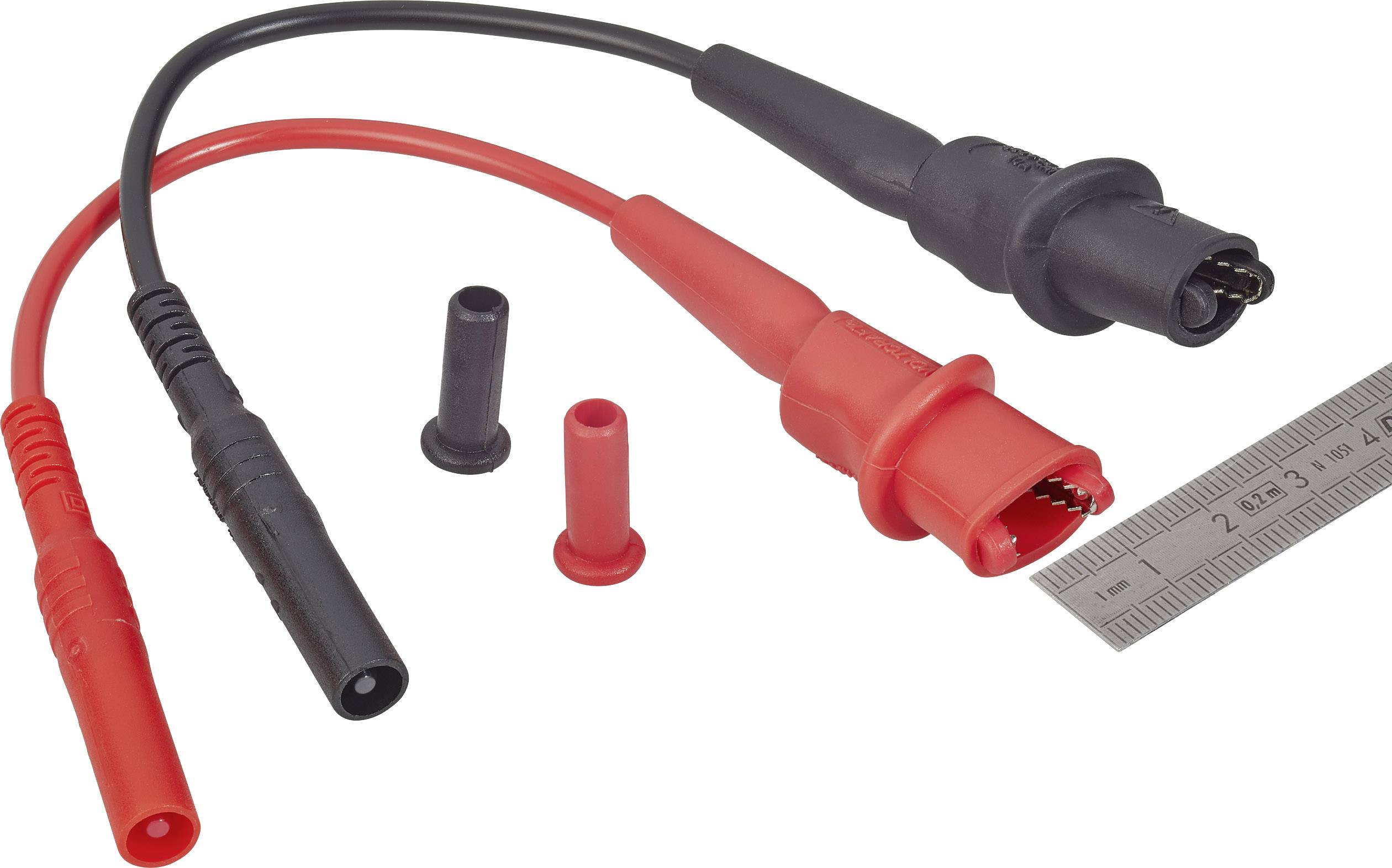 Ein Paar rote und schwarze Messleitungen mit abnehmbaren Schutzkappen und ein Lineal zur Maßstabsbestimmung.
