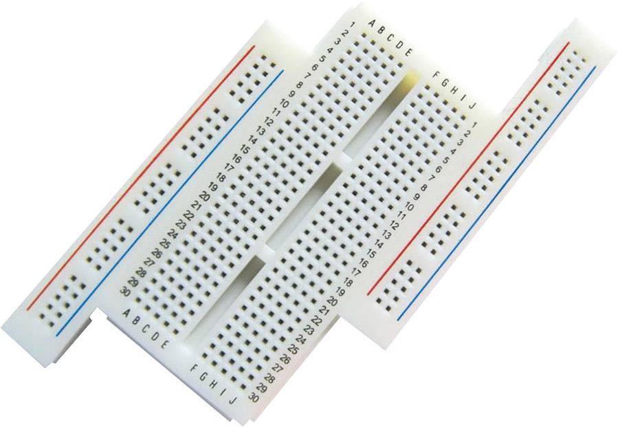 'Steckbrett mit blauen und roten Stromschienen, Buchstaben- und Zahlenbeschriftungen zur Orientierung elektronischer Komponenten.'