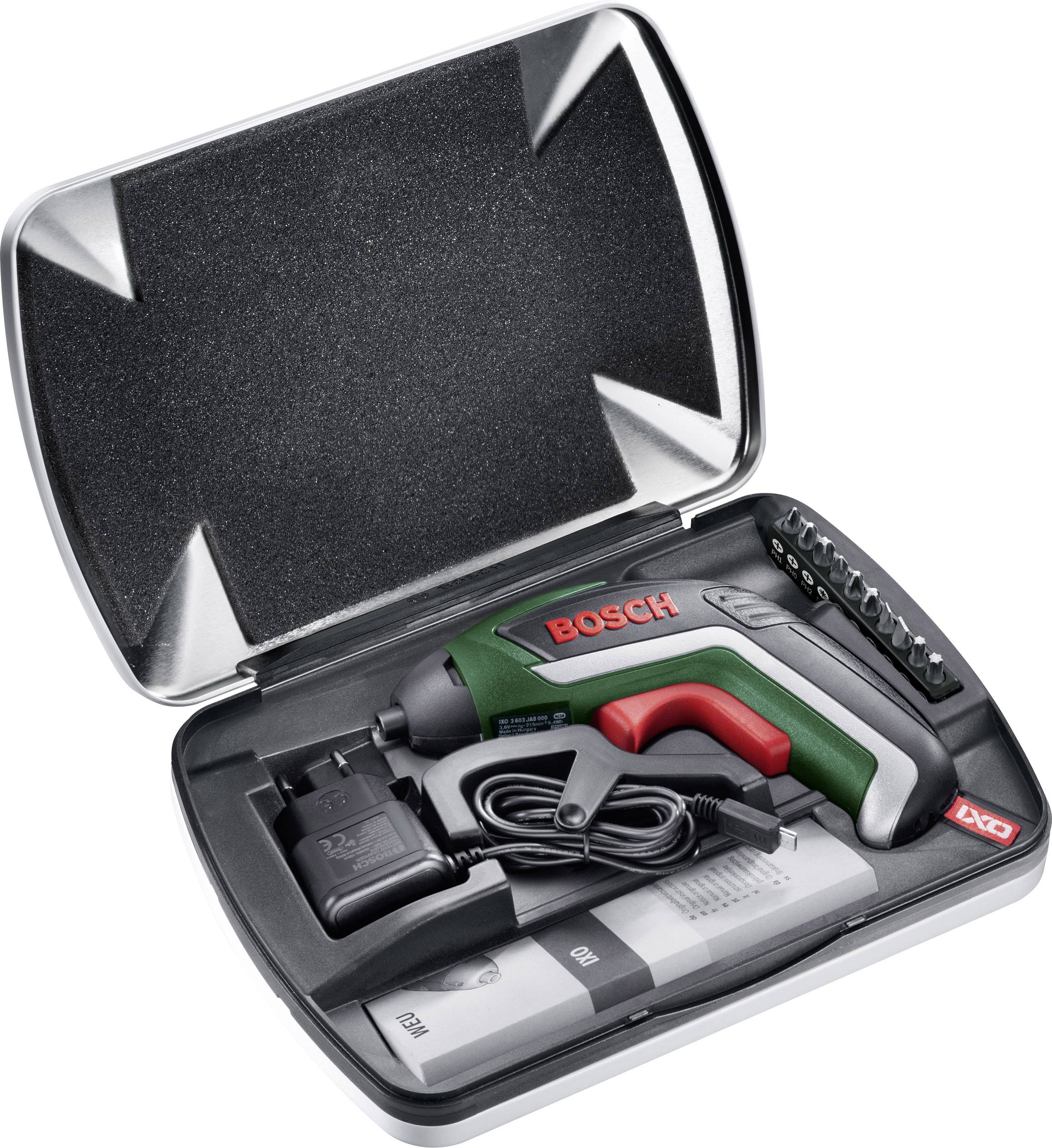 Ein Bosch-Akkuschrauber-Set in einem offenen Koffer. Enthält Akkuschrauber, Ladegerät und Bits. Ideal für Heimwerkerarbeiten.
