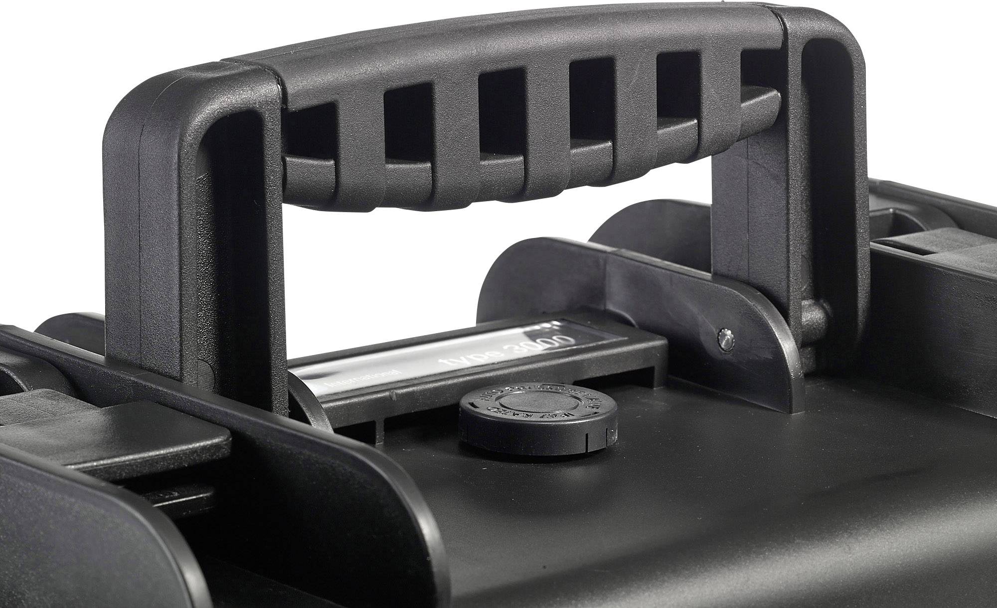 Nahaufnahme eines schwarzen Koffers mit stabilem Griff. Der Griff zeigt ein ergonomisches Design, geeignet für einfachen Transport.