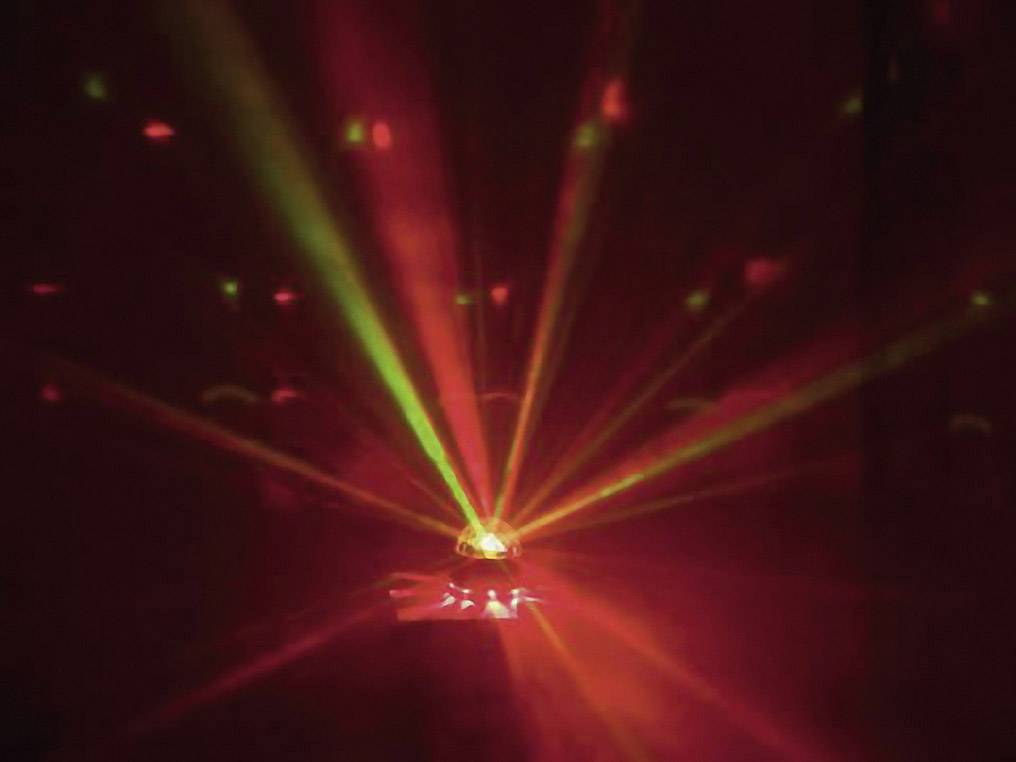 Farbenfrohes Lichtspiel mit roten und grünen Lasern, die in verschiedenen Richtungen strahlen und leuchtende Muster erzeugen.