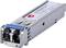 Ein kleiner, rechteckiger SFP-Modul mit einem Metallgehäuse und blauen Clip. Wird in Netzwerkgeräten für Glasfaserverbindungen verwendet.