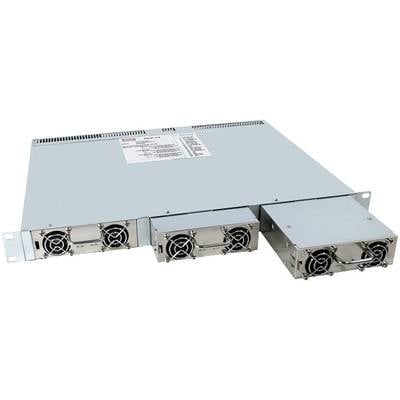 Gehäuse mit drei herausnehmbaren Modulen und Lüftern, dient zur Stromversorgung und Kühlung von elektronischen Geräten in einem Rack.