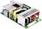 Ein offenes Netzteil mit sichtbaren Komponenten wie Transformatoren, Kondensatoren und Kühlkörpern auf einer grünen Leiterplatte.