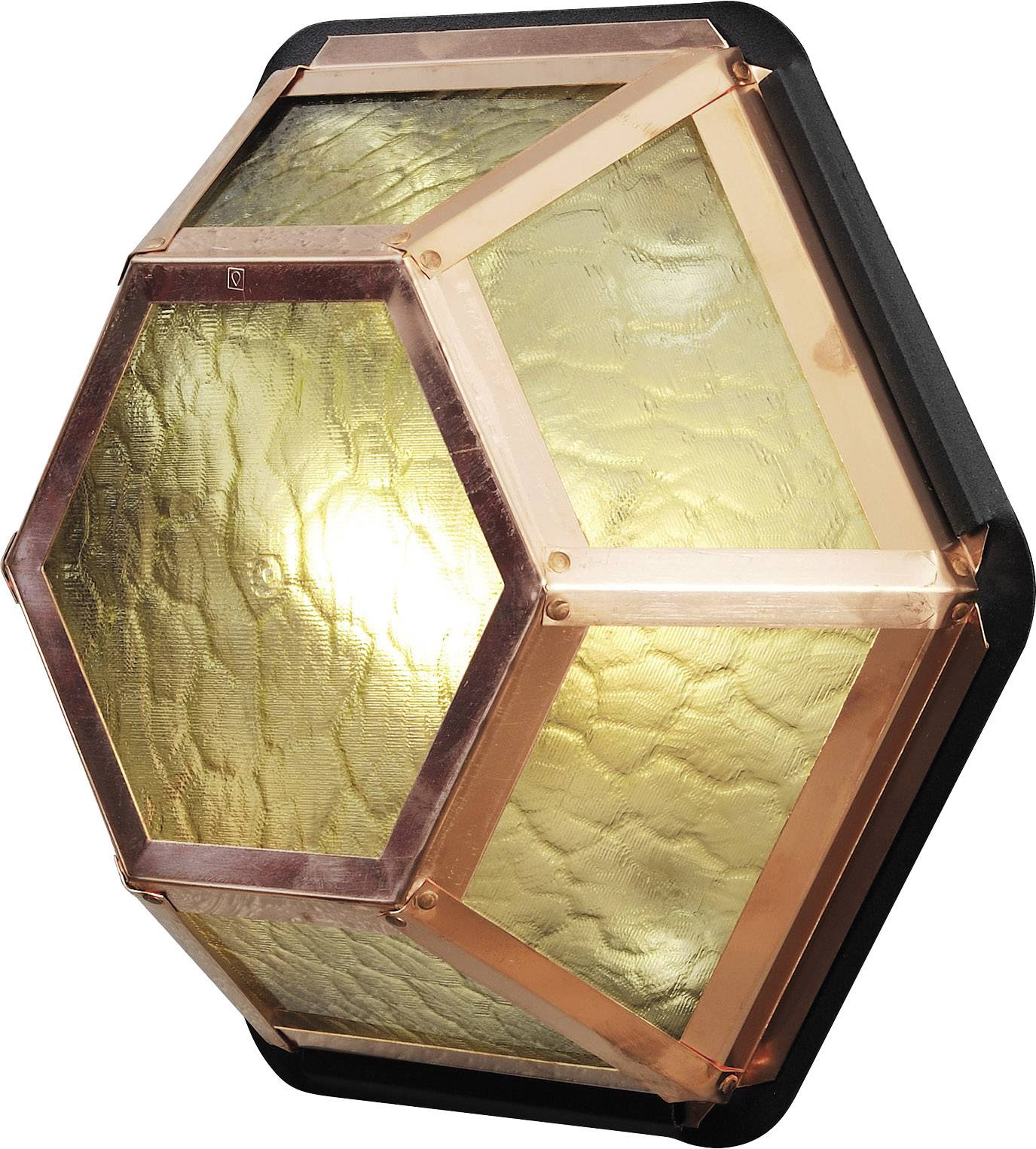Sechseckige Wandleuchte mit strukturiertem Glas und Kupferrahmen, die warmes Licht ausstrahlt.