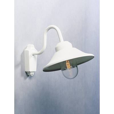 Weiße Wandleuchte mit gebogenem Arm und sichtbarer Glühbirne vor hellblauer Wand, im klassischen Design.
