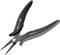 Eine schwarze Zange mit schmalen, spitzen Greifbacken, geeignet für präzise Arbeiten. Ergonomische Griffe für komfortable Nutzung.