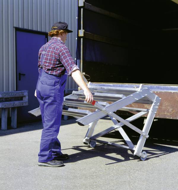 MUNK Günzburger Steigtechnik  50438 Aluminium Treppe fahrbar Arbeitshöhe (max.): 2.4 m Silber 33 kg