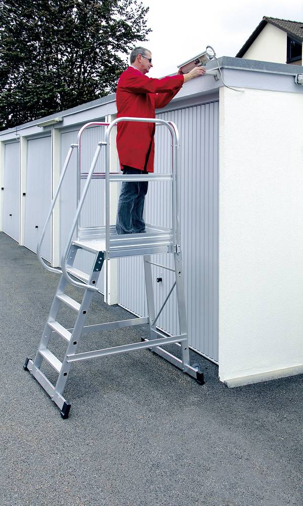 MUNK Günzburger Steigtechnik  303108 Aluminium Podesttreppe fahrbar Arbeitshöhe (max.): 3.90 m Silber 42 kg