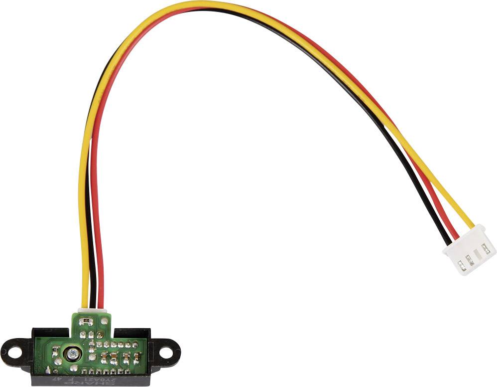 Elektronische Platine mit Kabeln in Rot, Gelb und Schwarz, die zu einem weißen Steckverbinder führen. Hauptbestandteil eines Sensors.