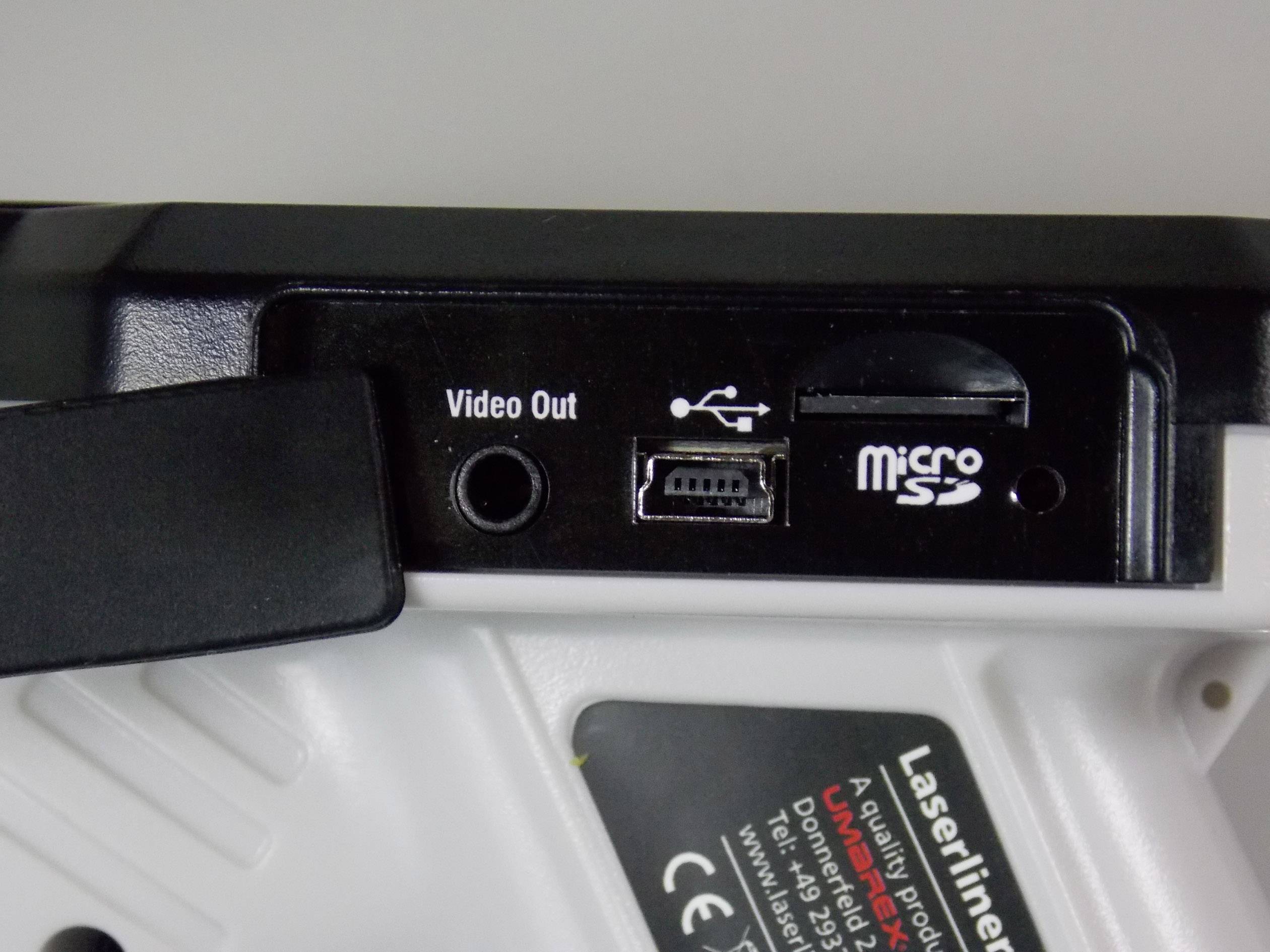 'Laserliner'-Gerät mit Videoausgang, USB-Anschluss und microSD-Kartenslot.