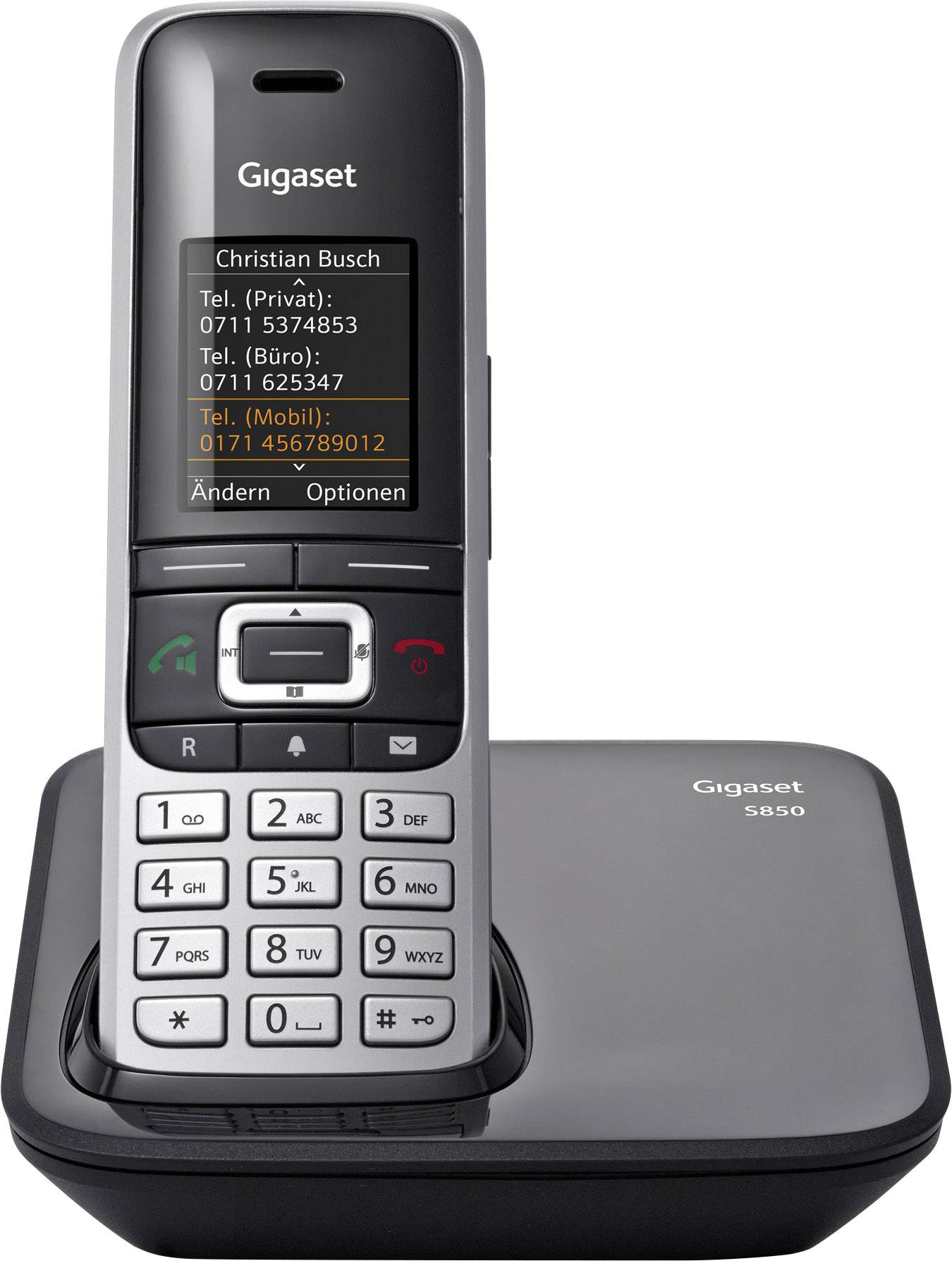 Ein schnurloses Telefon auf einer Ladestation. Das Display zeigt Telefonnummern und Namen. Modell: Gigaset S850.
