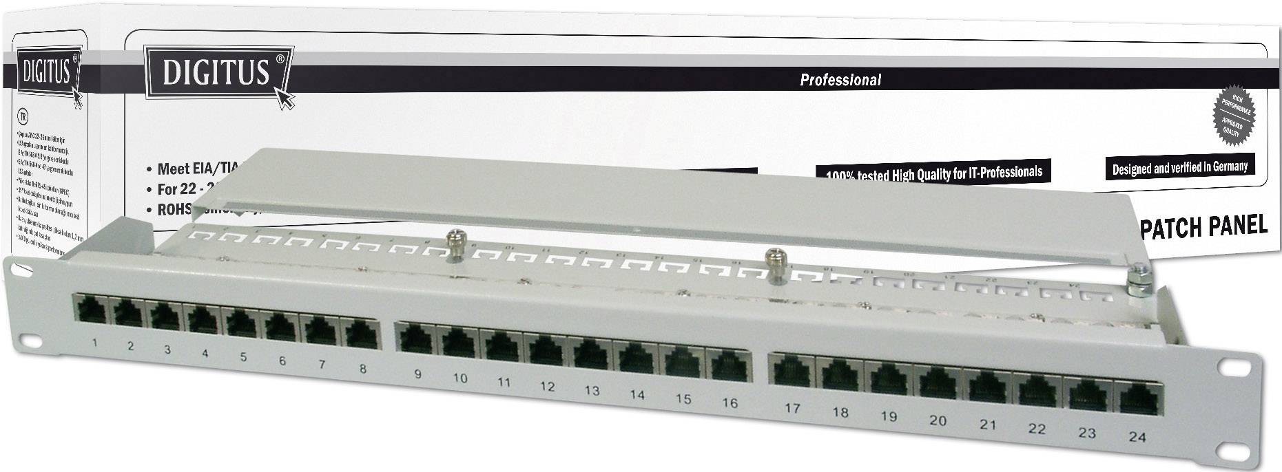 Ein Patchpanel mit 24 RJ45-Anschlüssen, geeignet für die Netzwerkinstallation. Verpackung im Hintergrund mit der Marke 'DIGITUS'.