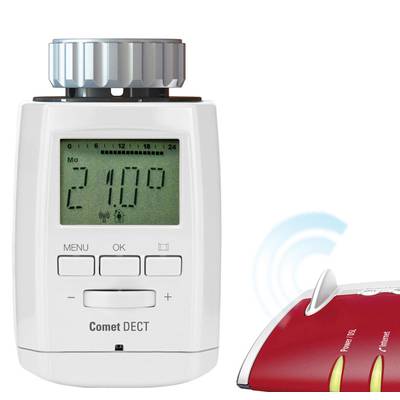 Ein weißer Heizkörperthermostat mit digitalem Display zeigt '21,0°C'. Rechts daneben ein rotes Gerät mit einem blauen Funksignal.