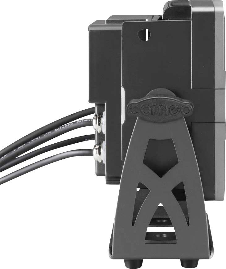 Ein seitlich fotografiertes, schwarzes elektronisches Gerät mit Kabeln links und einem stabilen Standfuß rechts.