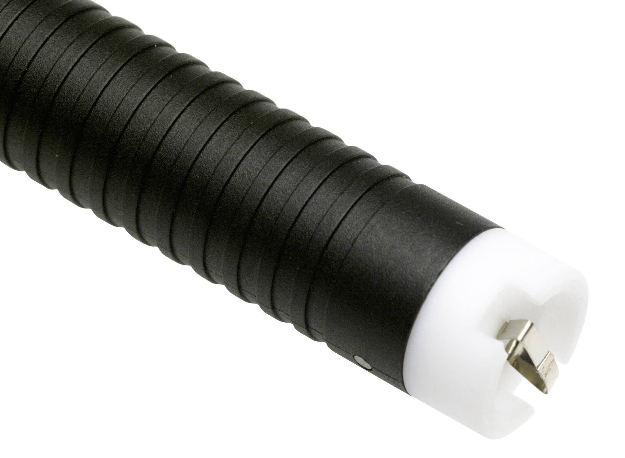 Schwarze Aluminium-Taschenlampe mit geriffelter Oberfläche, zeigt den Einschaltknopf und die Metalllinse am Ende.