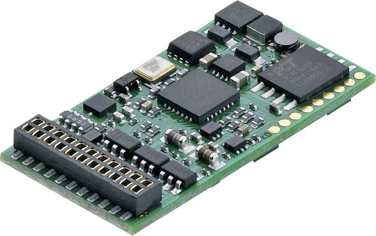 Elektronische Leiterplatte mit mehreren integrierten Schaltkreisen und Anschlüssen, dargestellt in diagonaler Perspektive.
