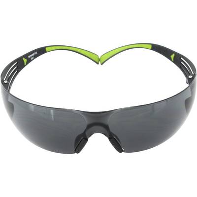 Eine graue Schutzbrille mit grünen Akzenten und gebogenen Bügeln für den Einsatz in der Industrie oder beim Sport.