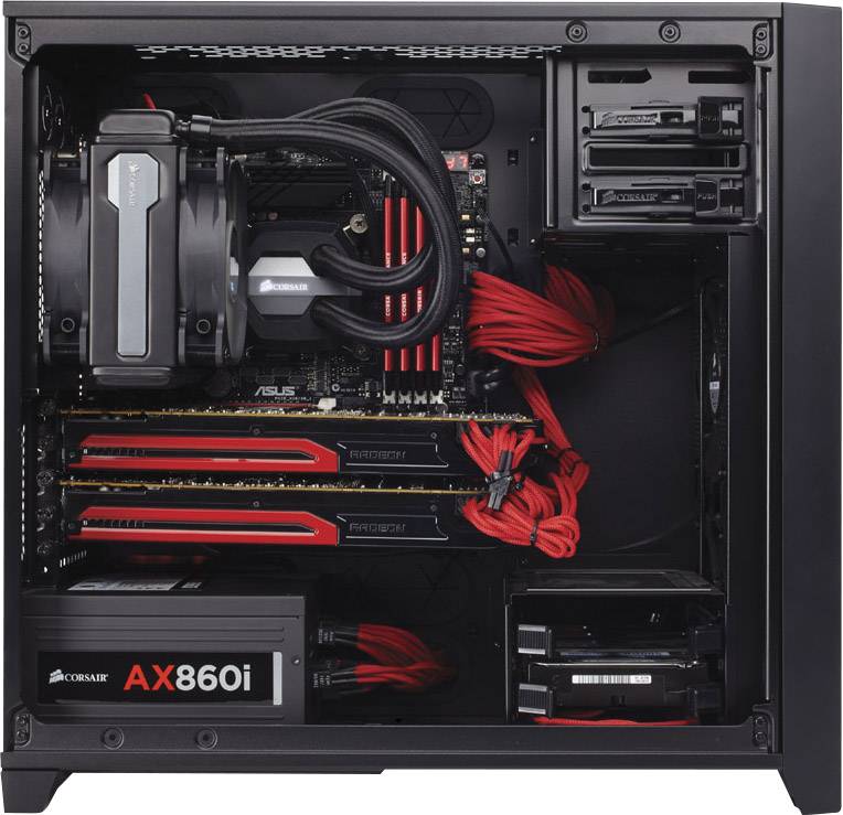 Ein geöffneter Computer mit sichtbaren Komponenten wie Grafikkarten, einem Kühler, roten Kabeln und einem Netzteil 'AX860i'.
