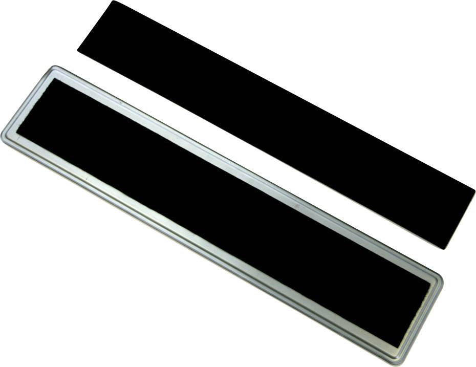 'Zwei schwarze Rechtecke, eines mit silbernem Rahmen. Dienen möglicherweise als abnehmbare Beschriftungsschilder.’