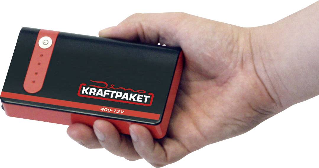 Eine Hand hält ein kompaktes, tragbares Batterieladegerät mit der Aufschrift 'Dino KRAFTPAKET 400-12V'.
