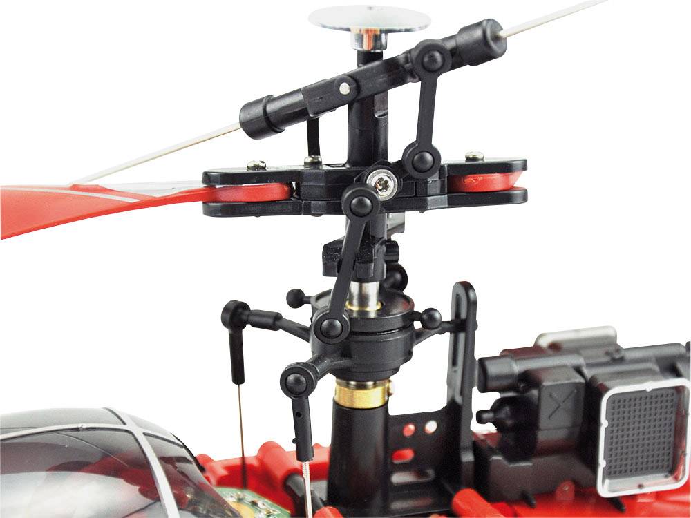 Ein Modellhubschrauber-Rotorblatt mit präziser Mechanik und detaillierten Komponenten, einschließlich Steuerstangen und Rotorkopf.