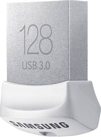 USB-Stick mit silberner Oberfläche, Kapazität von 128 GB, USB 3.0-Technologie. Markenzeichen unten auf weißem Teil.
