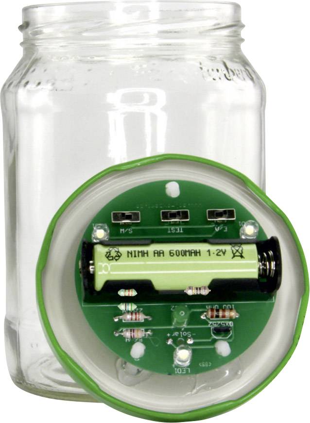 Ein Glasgefäß mit grünem Deckel, der eine Platine und eine AA-Batterie beherbergt; Teil eines elektronischen Projekts.