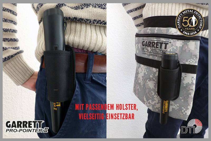 Eine Person trägt einen schwarzen Metalldetektor in einem Holster am Gürtel. Der Text lautet: 'Mit passendem Holster, vielseitig einsetzbar'.
