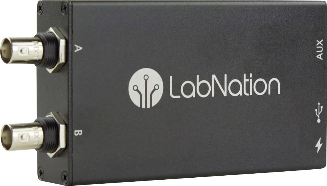 Ein tragbares Oszilloskop mit der Aufschrift 'LabNation', zwei BNC-Anschlüssen, einem USB-Anschluss und einem AUX-Anschluss auf der Seite.