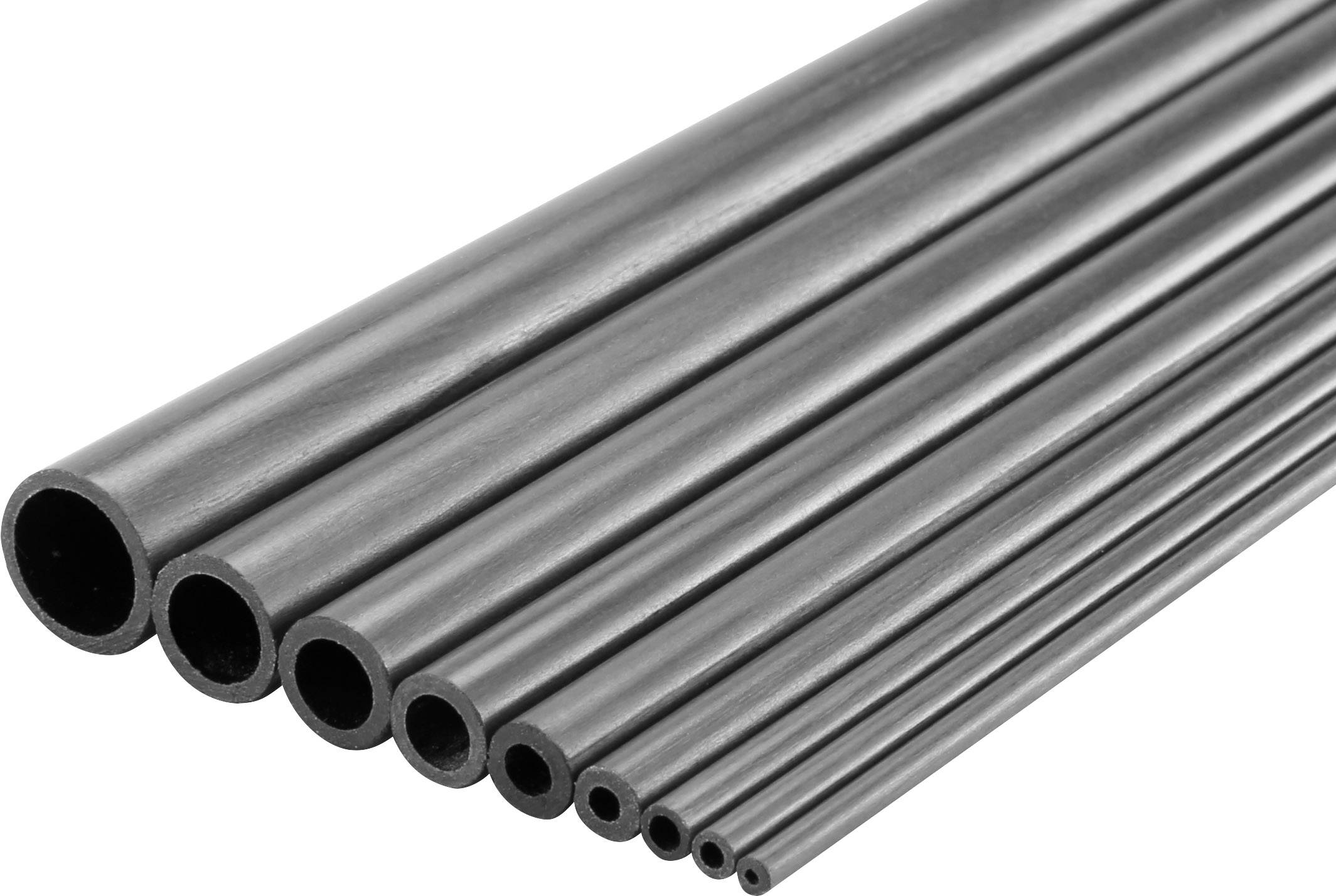 Verschiedene schwarze Metallrohre in abgestuften Größen liegen parallel nebeneinander und zeigen perspektivisch nach rechts.