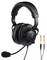Schwarzes Over-Ear-Headset mit Mikrofon und abnehmbaren Kabeln, zwei verschiedene Stecker. Ideal für professionelle Audioanwendungen.
