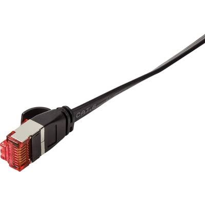 Ein schwarzes Ethernet-Kabel mit einem roten Stecker, das zur Datenübertragung in Netzwerken verwendet wird.
