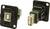 Zwei schwarze USB-Buchsenadapter, einer frontal und der andere seitlich sichtbar, auf einer weißen Oberfläche.