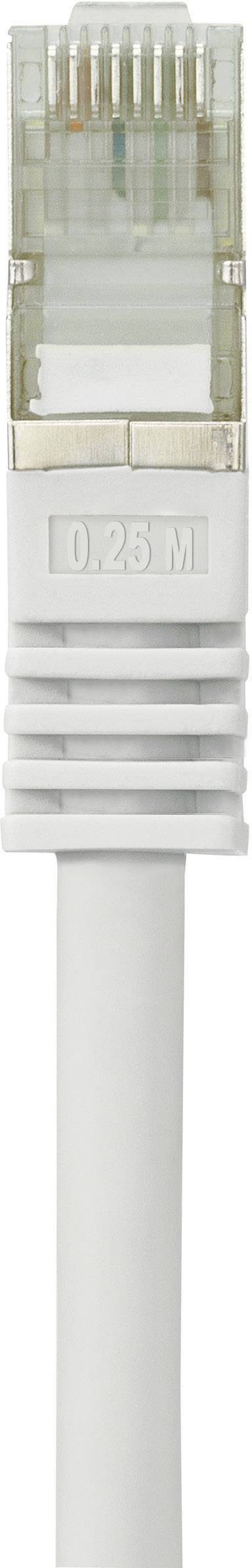 Nahaufnahme eines weißen Ethernet-Kabels mit RJ45-Stecker, zeigt die Leitung und den transparenten Steckkopf.