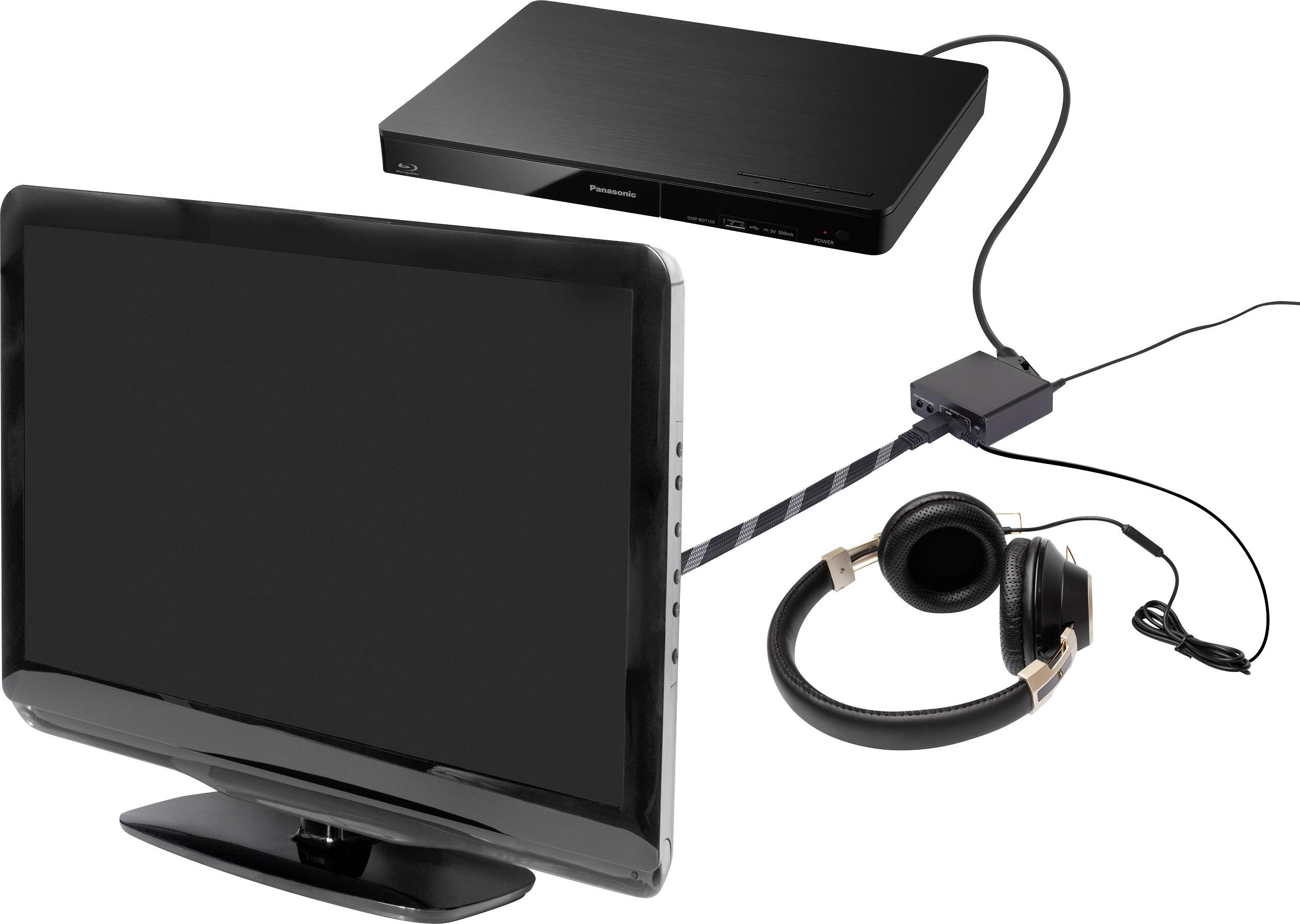 Ein Fernseher ist mit einem Blu-ray-Player und Kopfhörern über ein HDMI-Kabel und einen Adapter verbunden.